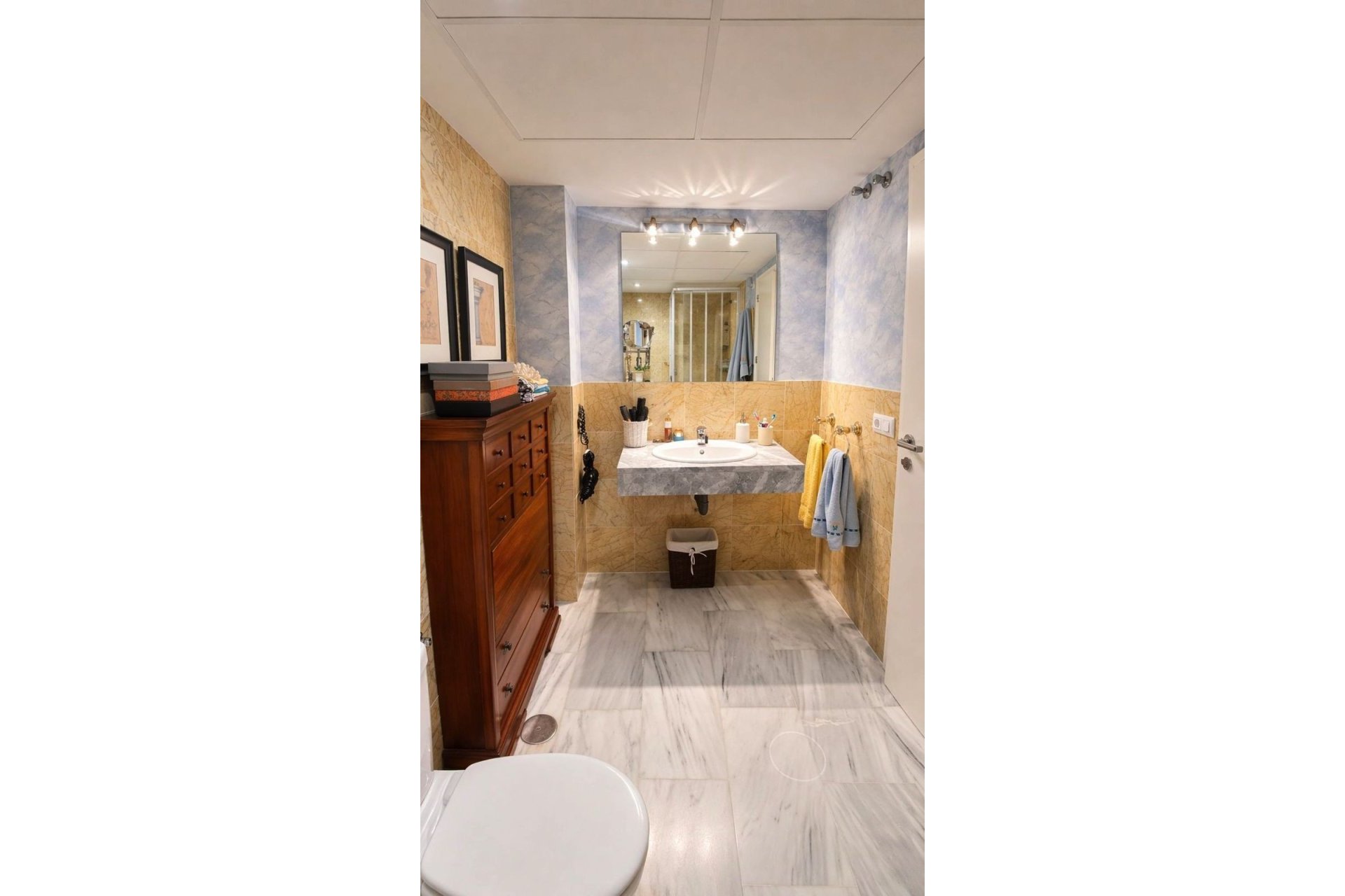 Resale - apartment - Marbella - Nueva Andalucía
