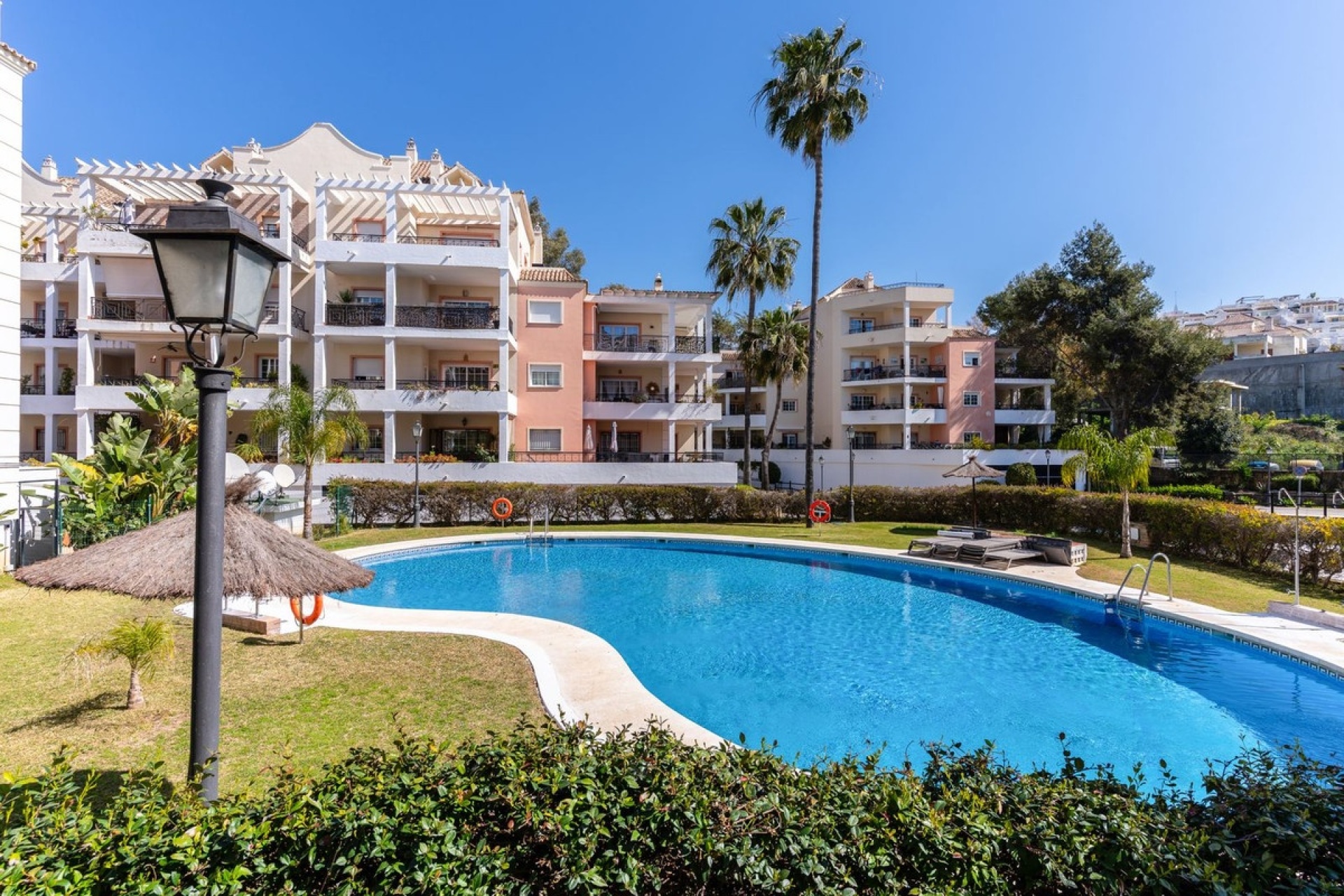 Resale - apartment - Marbella - Nueva Andalucía