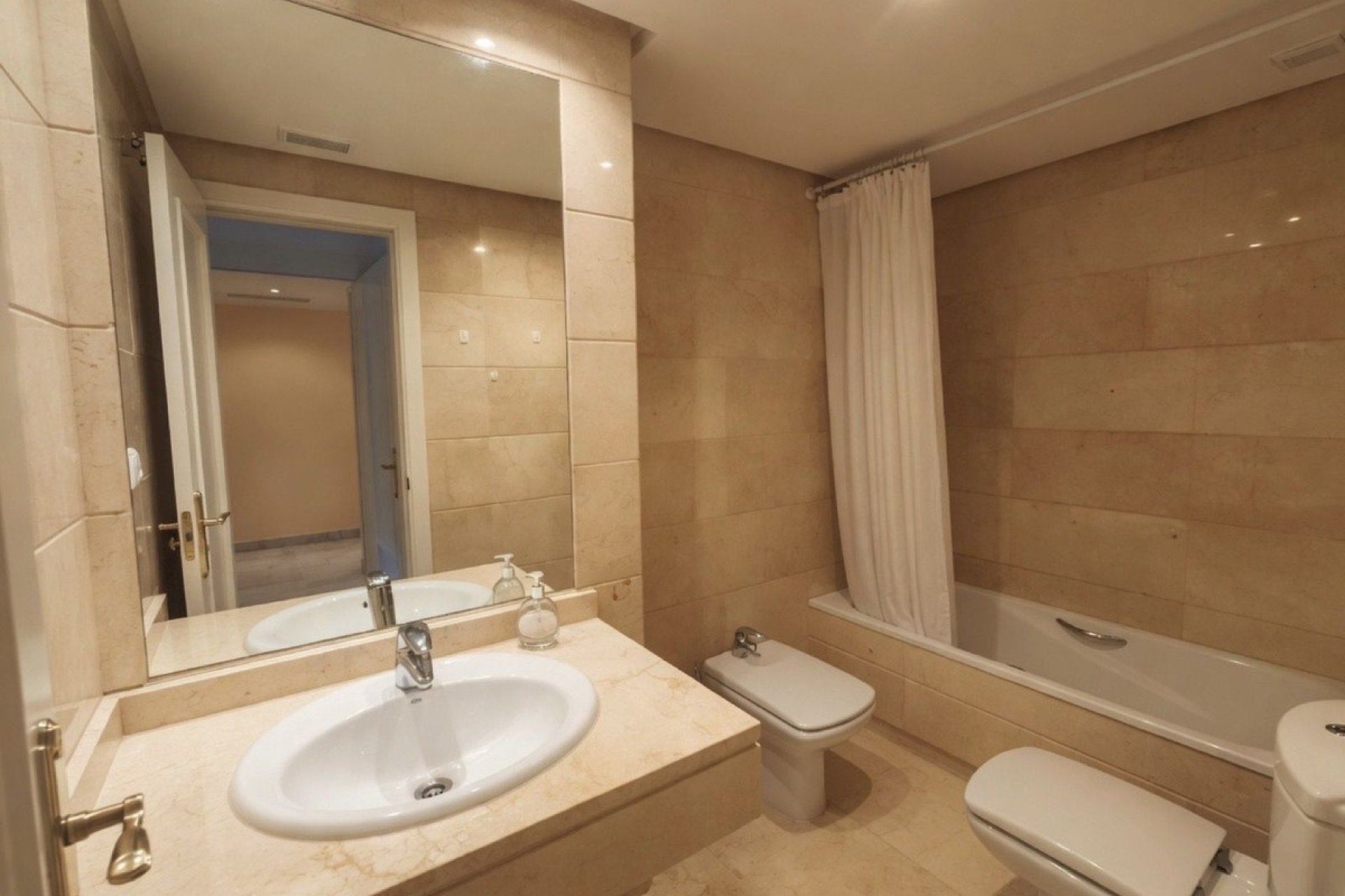 Resale - apartment - Marbella - Nueva Andalucía