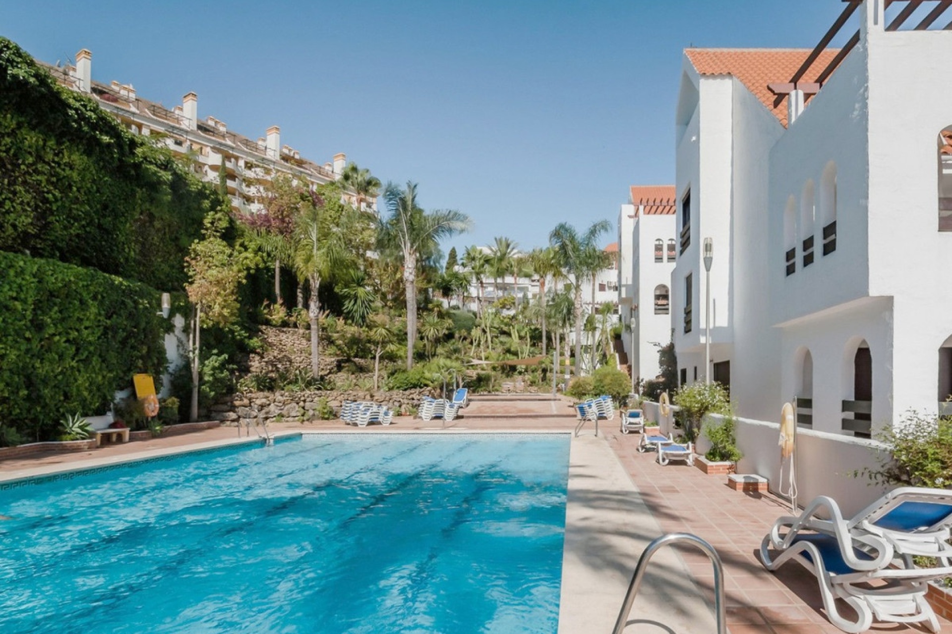 Resale - apartment - Marbella - Nueva Andalucía