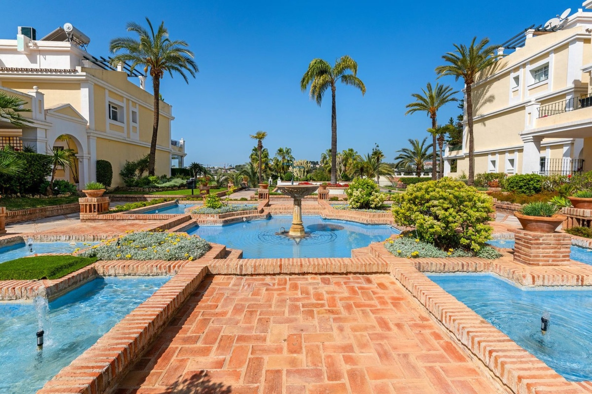 Resale - apartment - Marbella - Nueva Andalucía