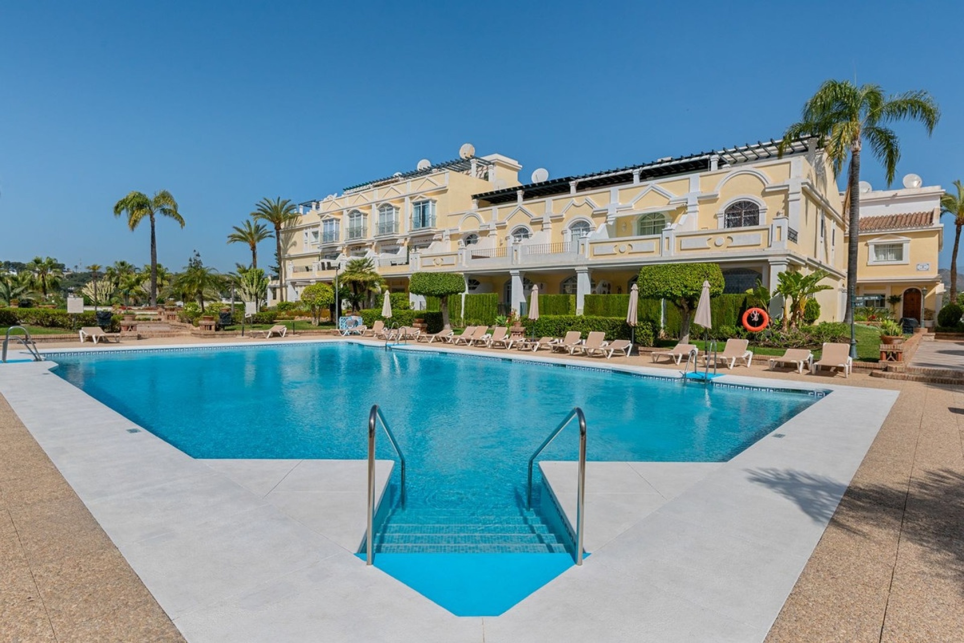 Resale - apartment - Marbella - Nueva Andalucía