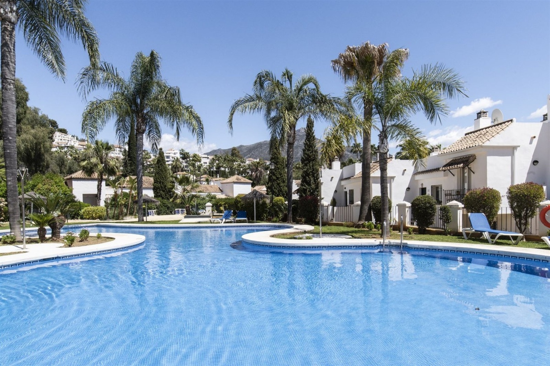 Resale - apartment - Marbella - Nueva Andalucía