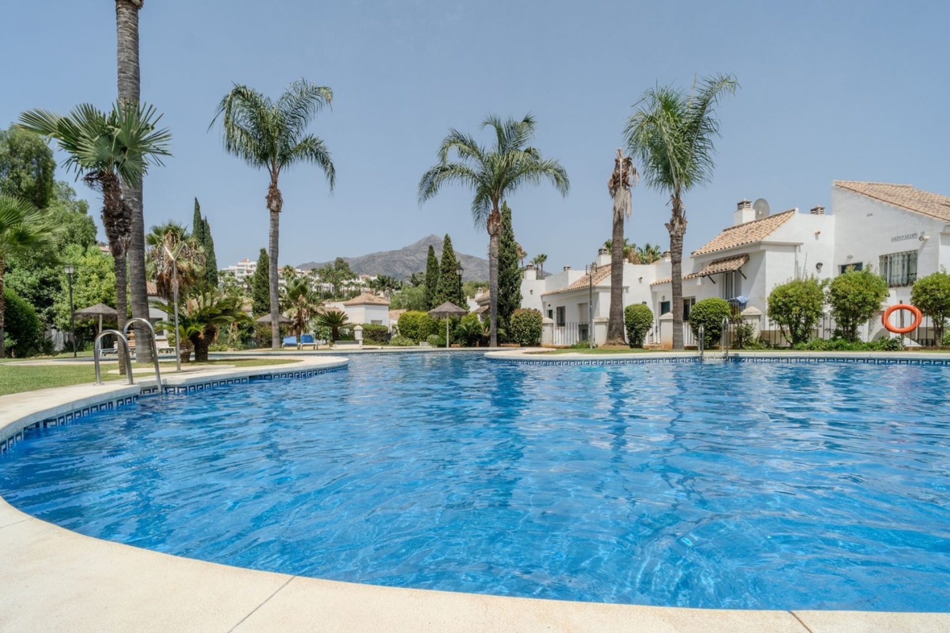 Resale - apartment - Marbella - Nueva Andalucía