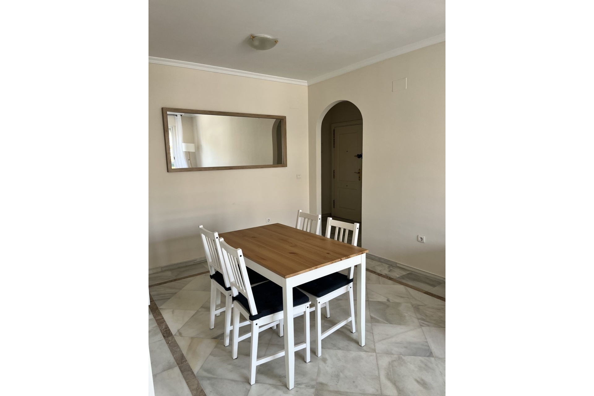 Resale - apartment - Marbella - Nueva Andalucía