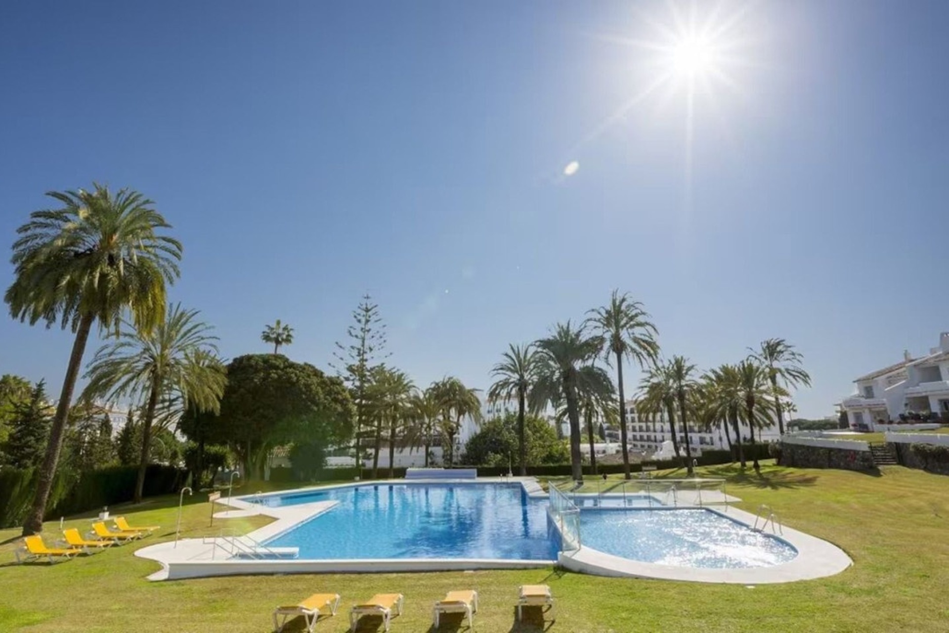 Resale - apartment - Marbella - Nueva Andalucía