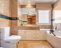 Resale - apartment - Marbella - Nueva Andalucía