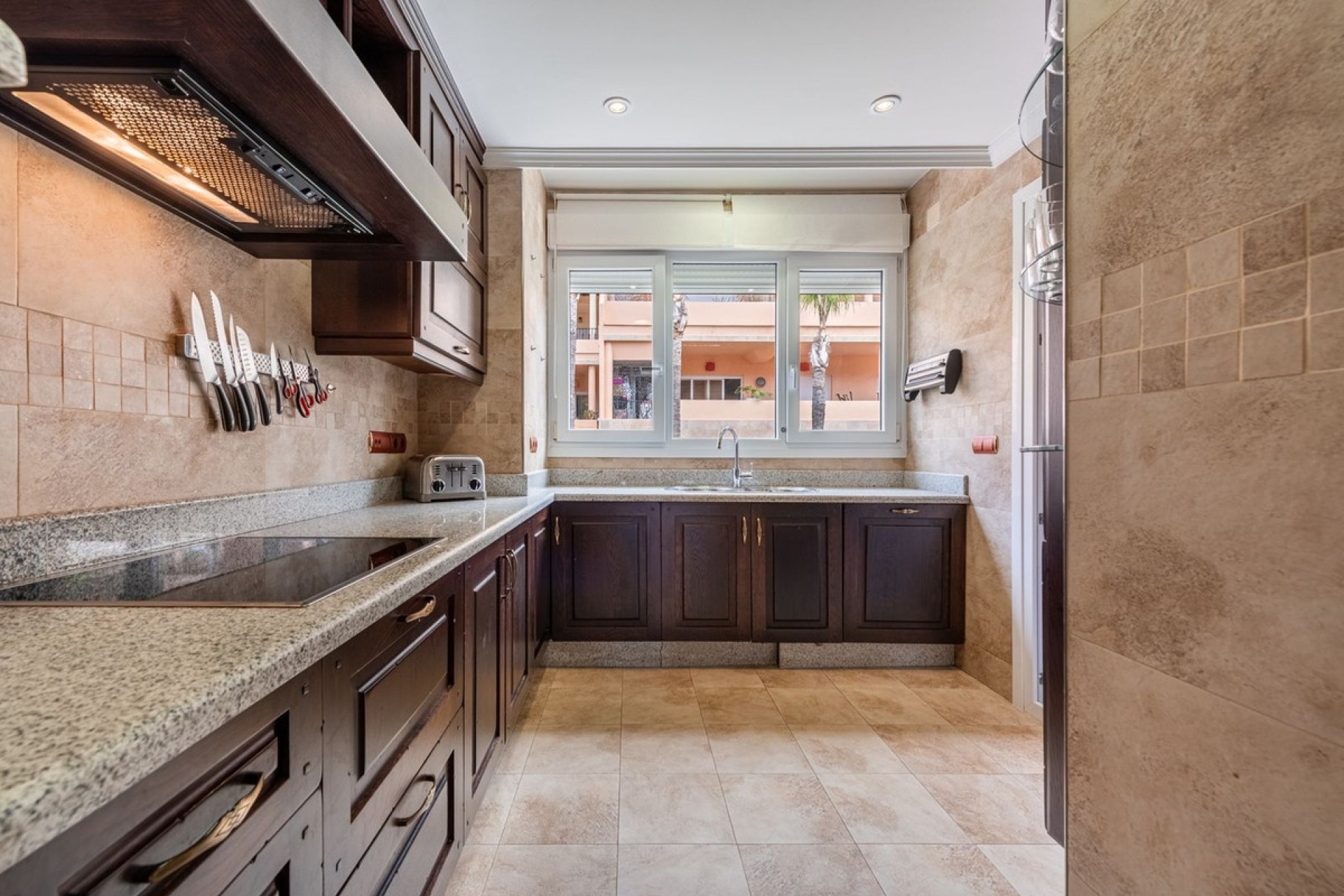 Resale - apartment - Marbella - Nueva Andalucía