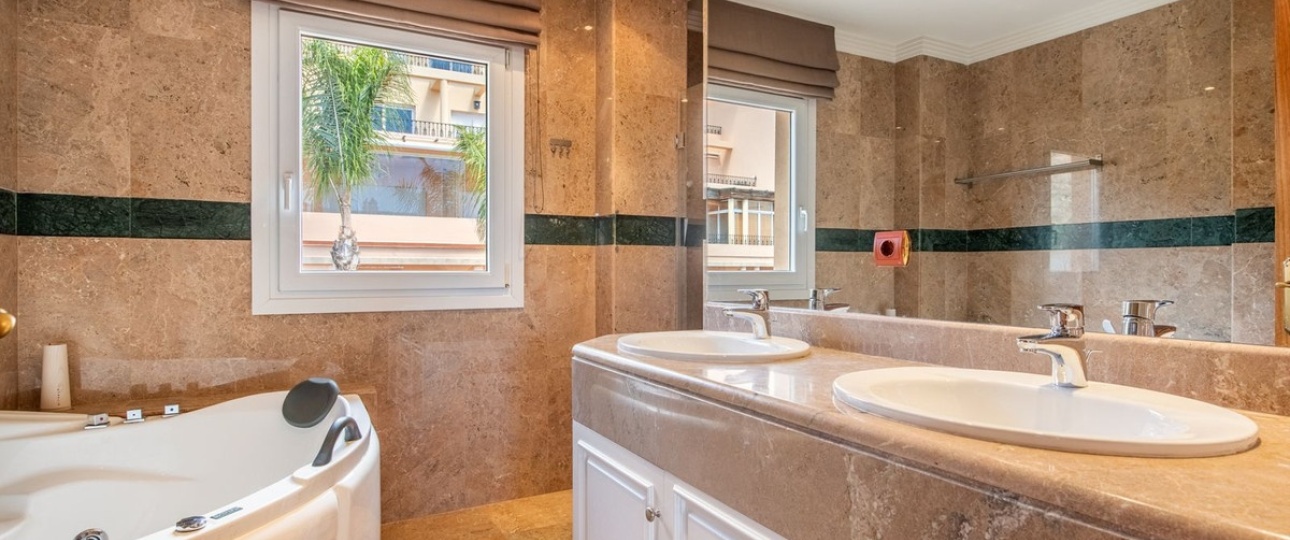 Resale - apartment - Marbella - Nueva Andalucía