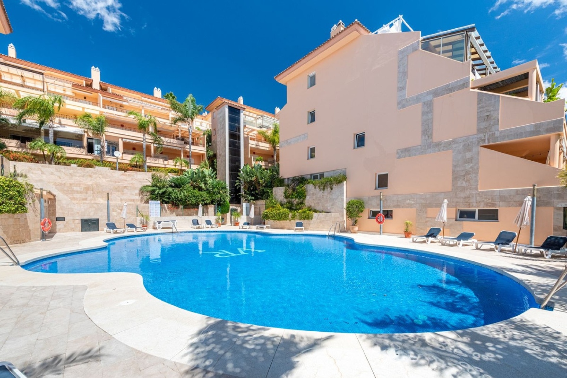 Resale - apartment - Marbella - Nueva Andalucía