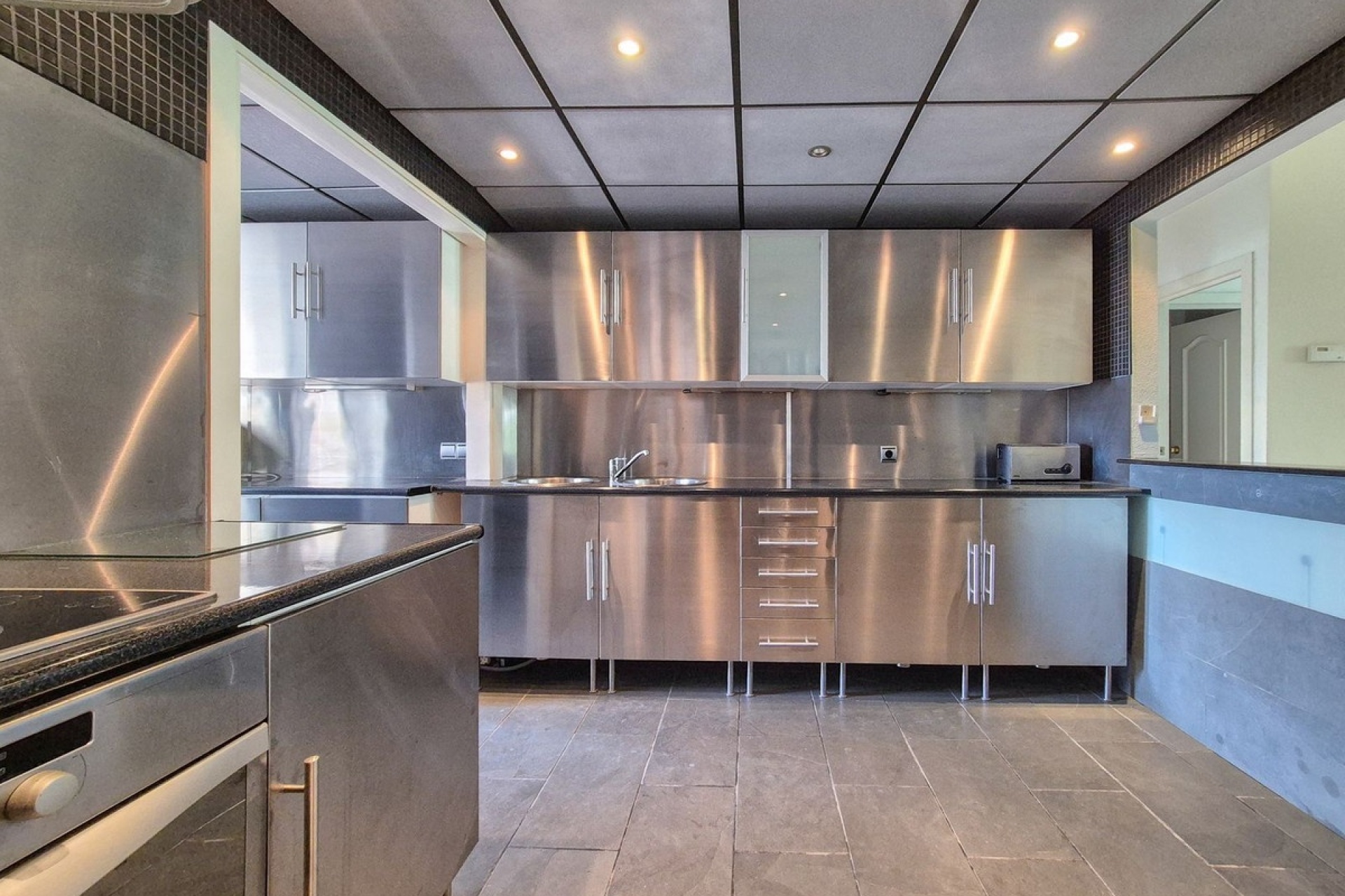 Resale - apartment - Marbella - Nueva Andalucía
