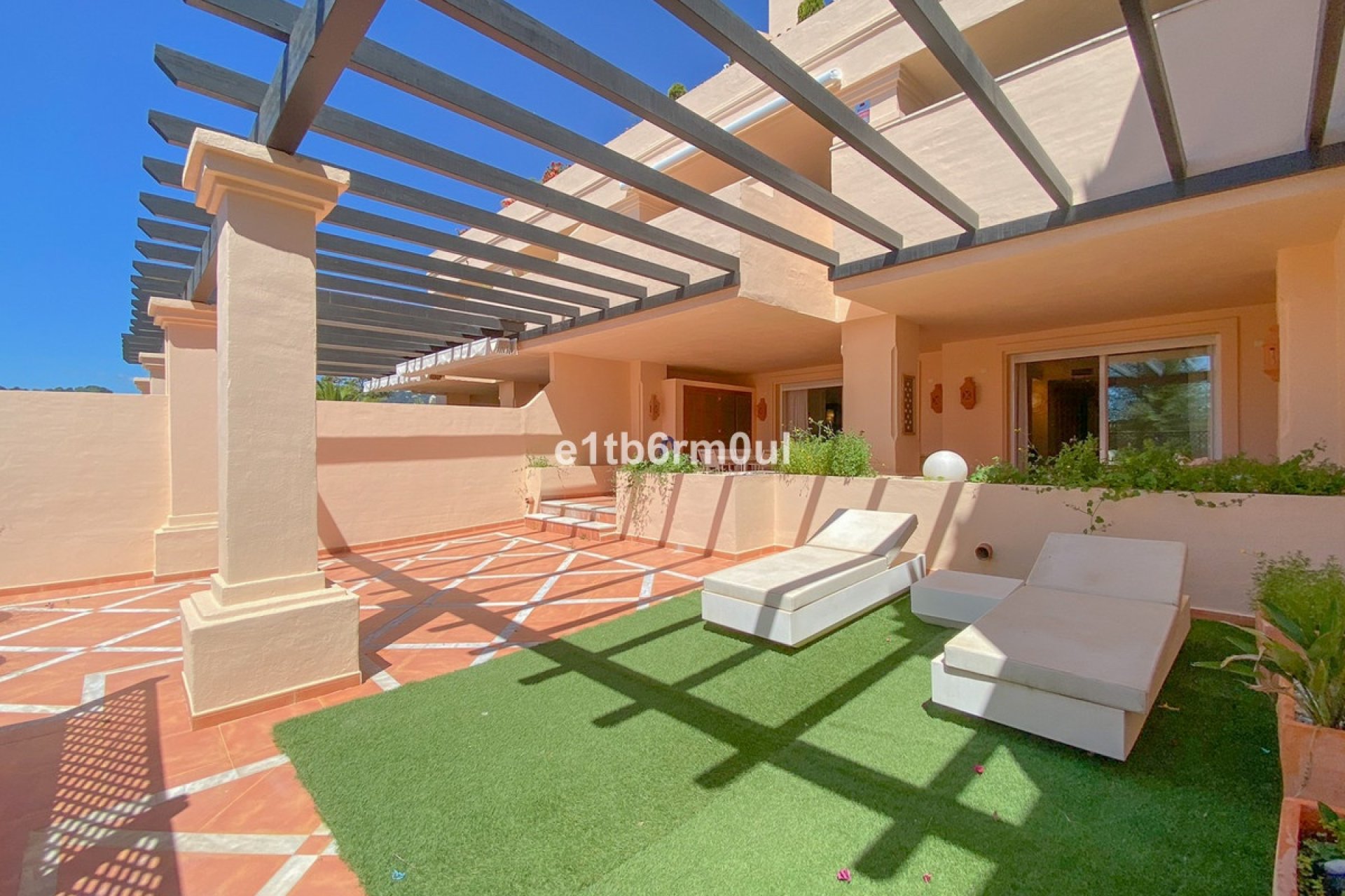 Resale - apartment - Marbella - Nueva Andalucía