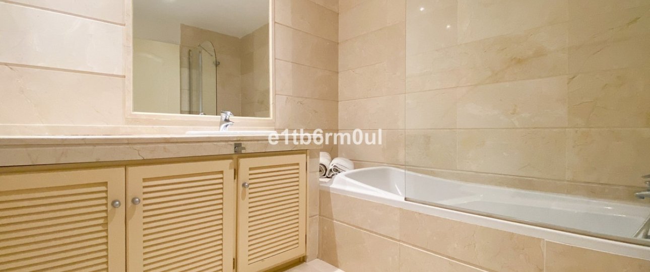Resale - apartment - Marbella - Nueva Andalucía
