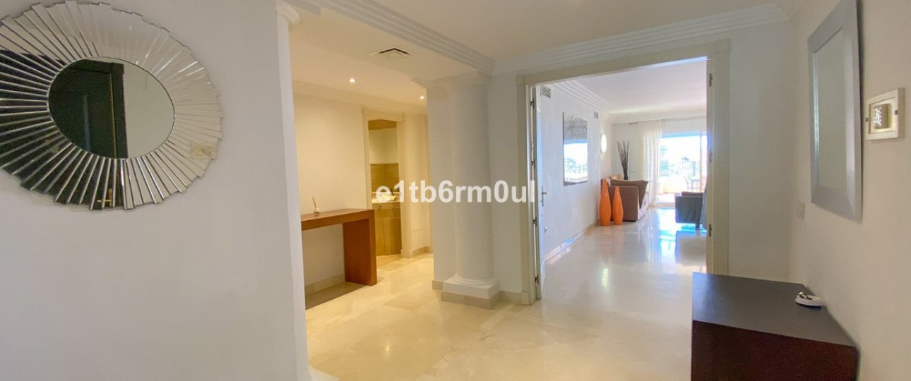 Resale - apartment - Marbella - Nueva Andalucía
