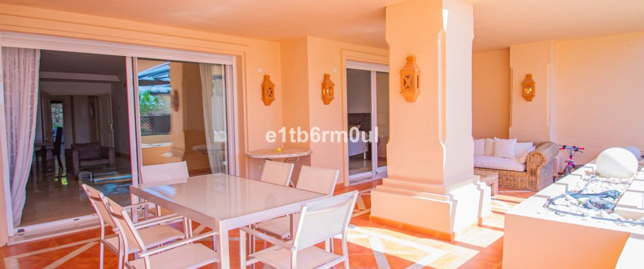Resale - apartment - Marbella - Nueva Andalucía