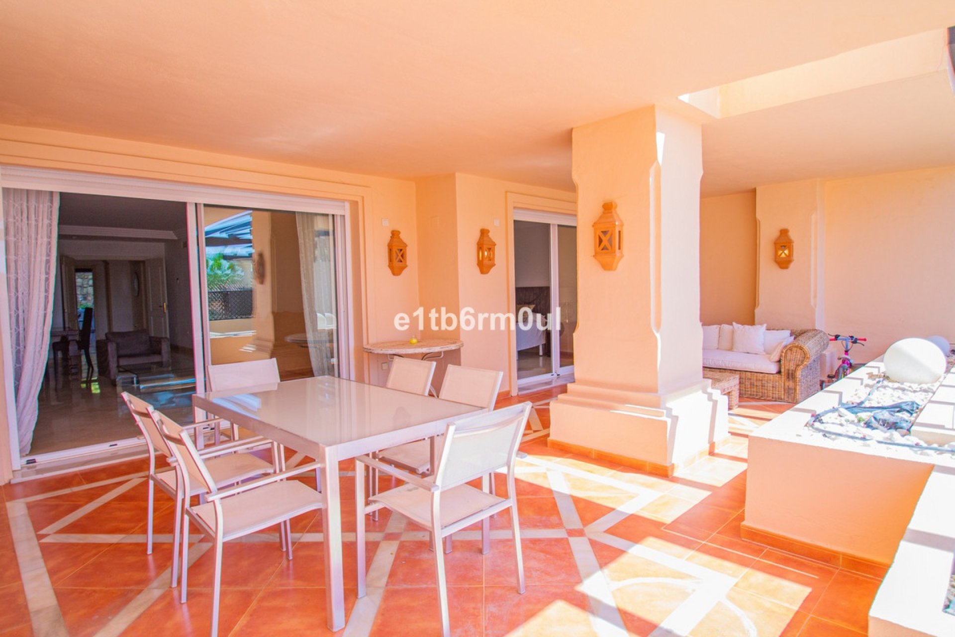 Resale - apartment - Marbella - Nueva Andalucía
