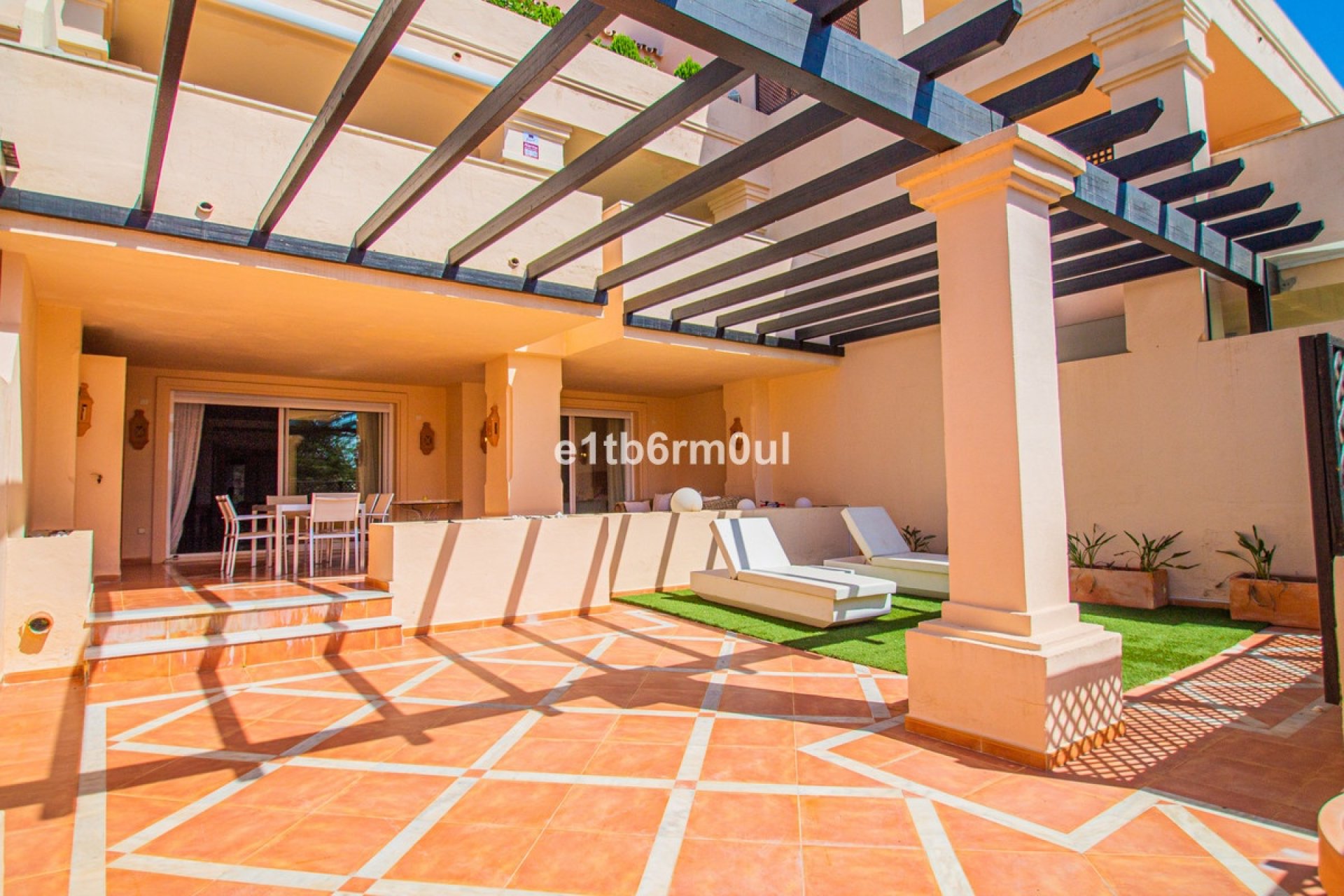 Resale - apartment - Marbella - Nueva Andalucía