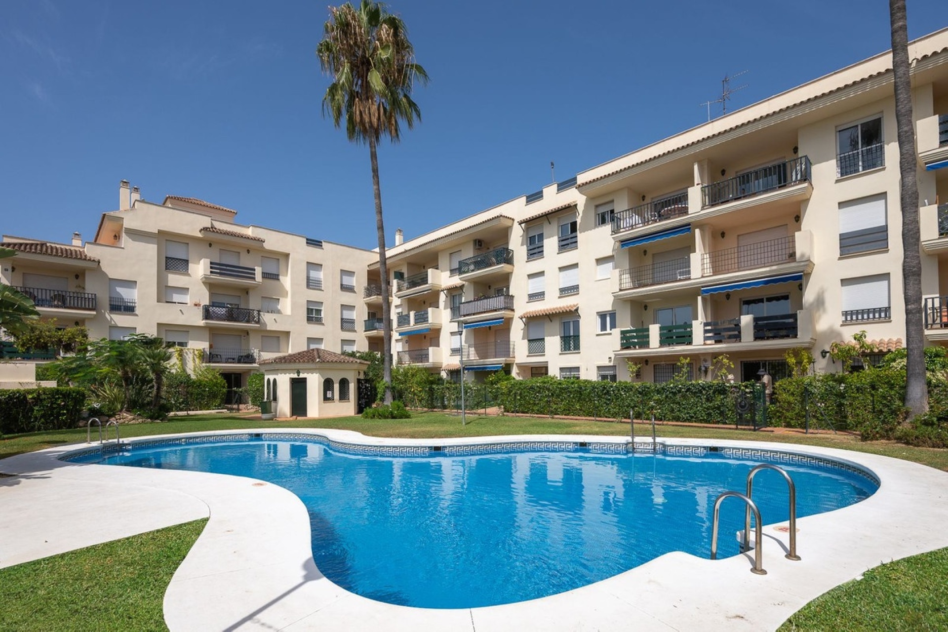 Resale - apartment - Marbella - Nueva Andalucía