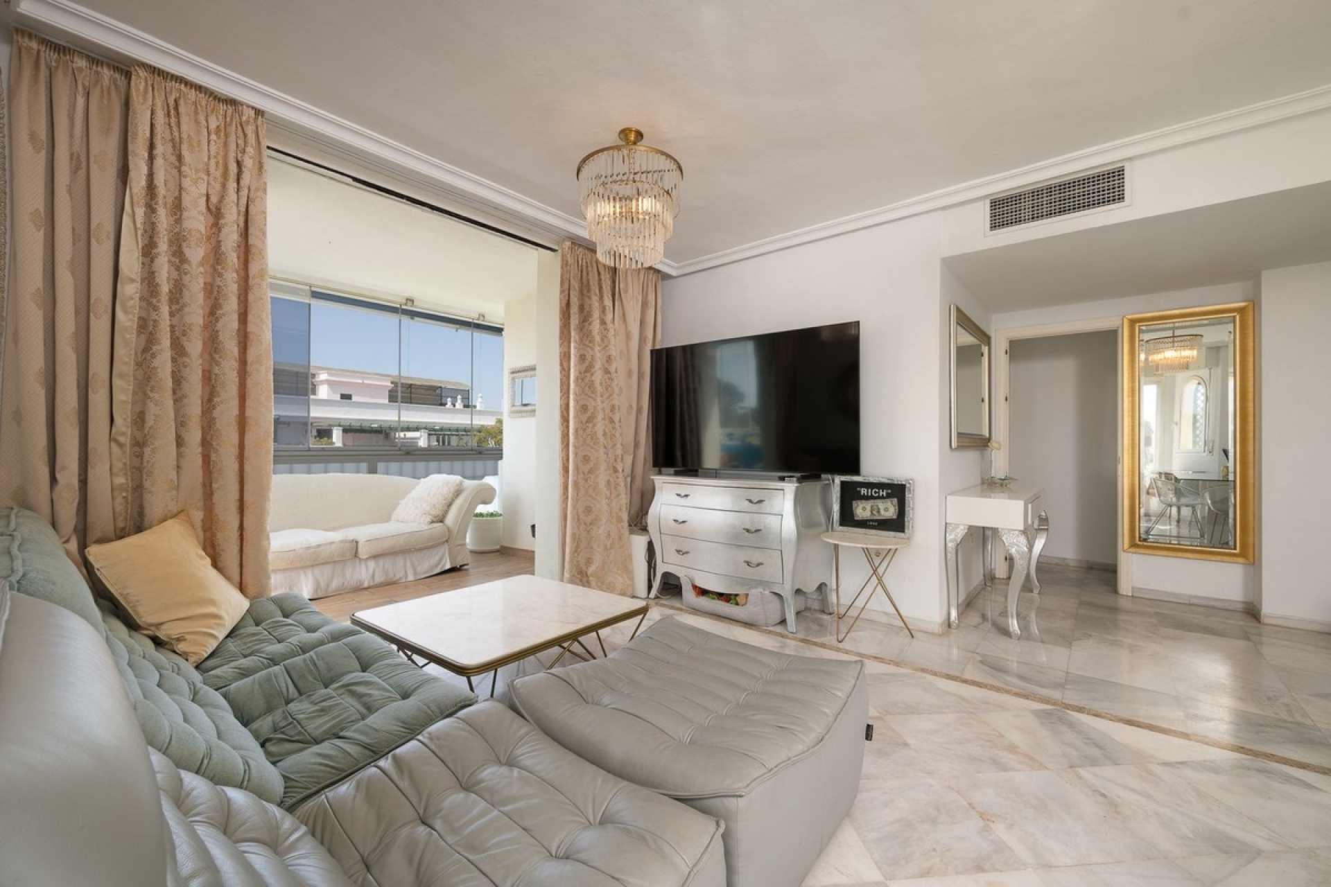 Resale - apartment - Marbella - Nueva Andalucía