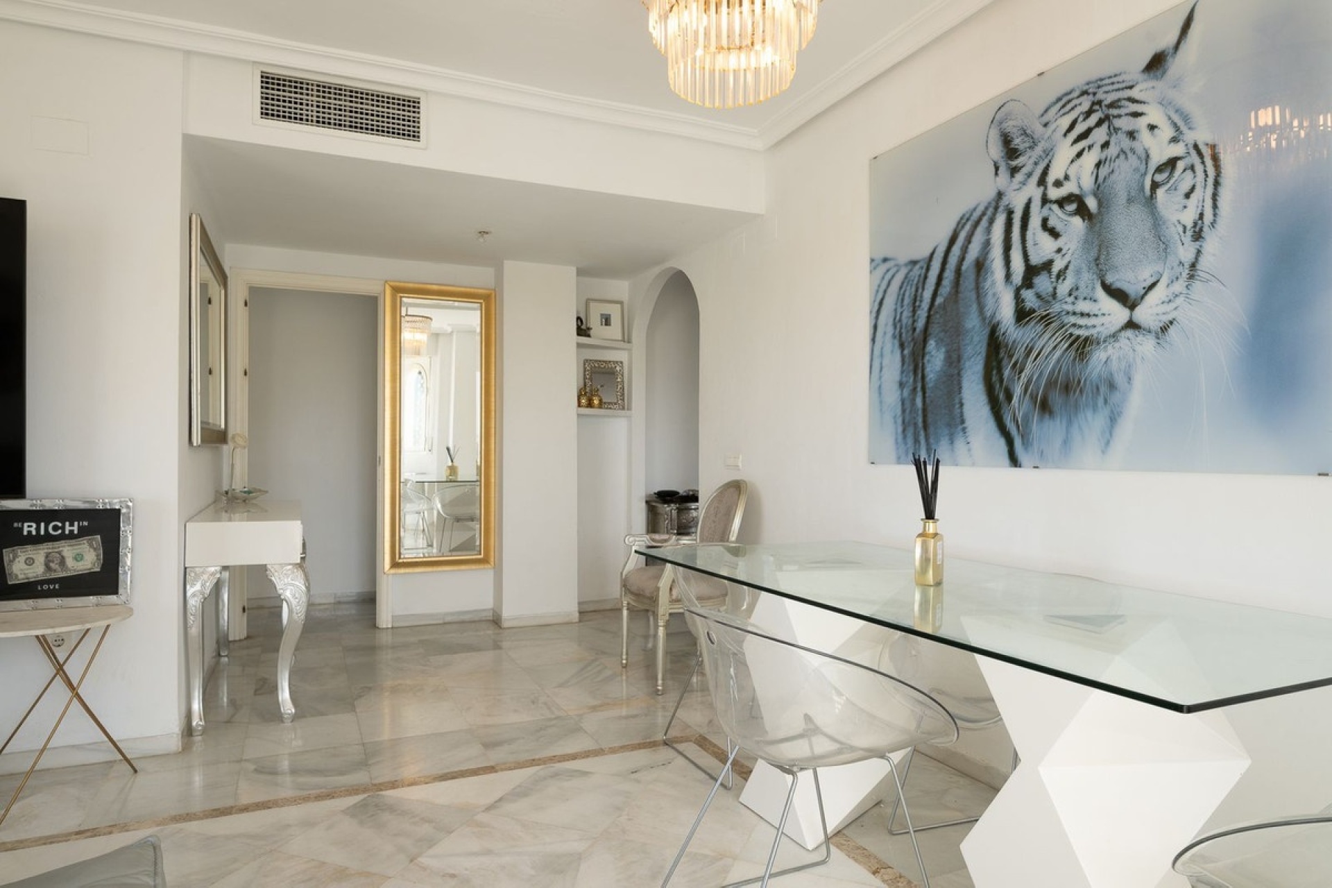 Resale - apartment - Marbella - Nueva Andalucía