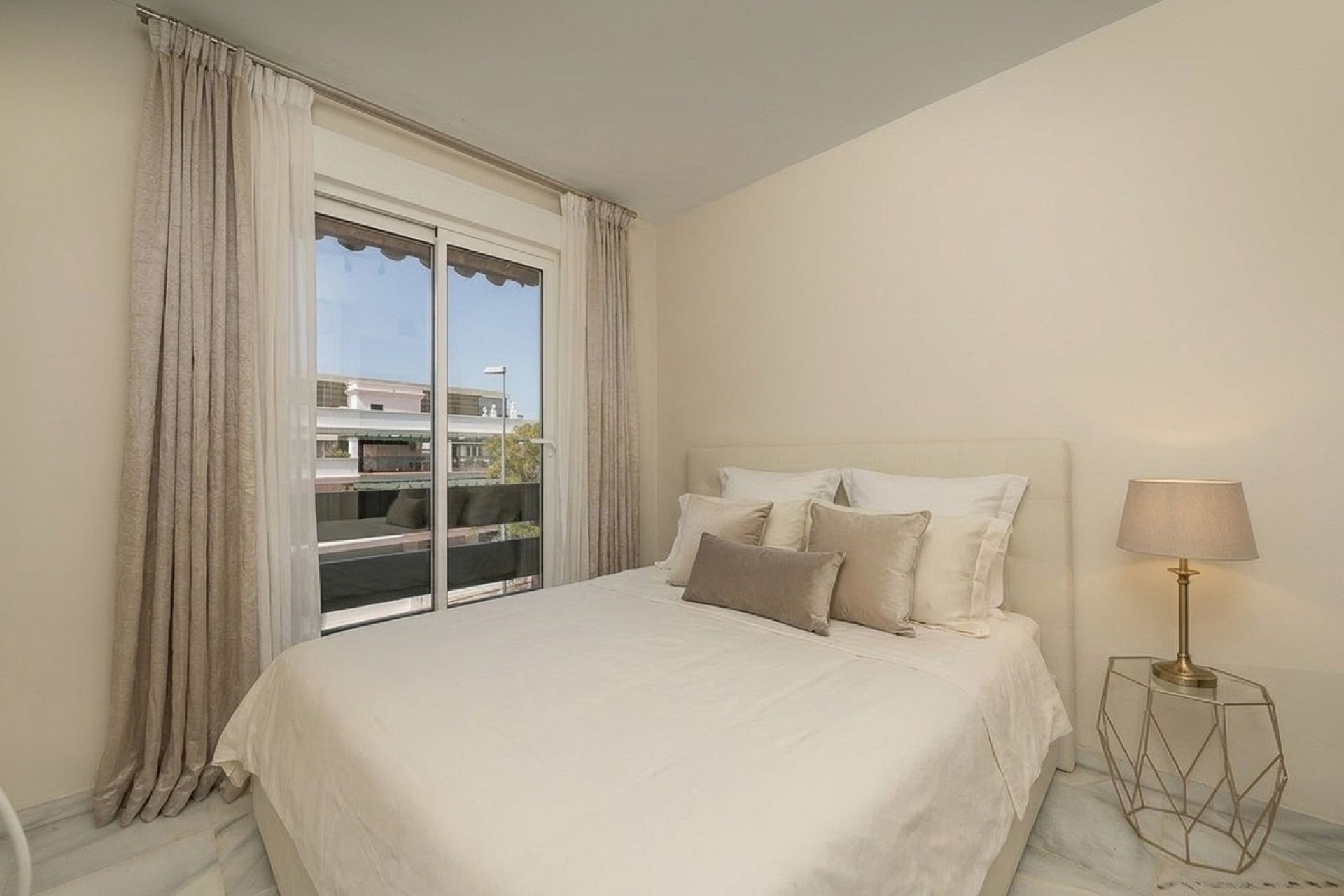 Resale - apartment - Marbella - Nueva Andalucía