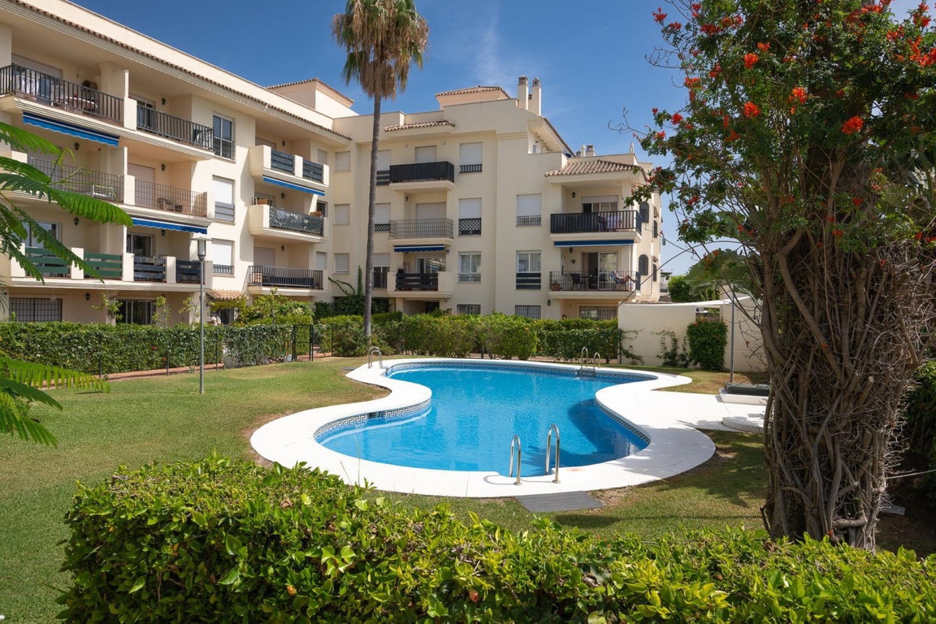 Resale - apartment - Marbella - Nueva Andalucía