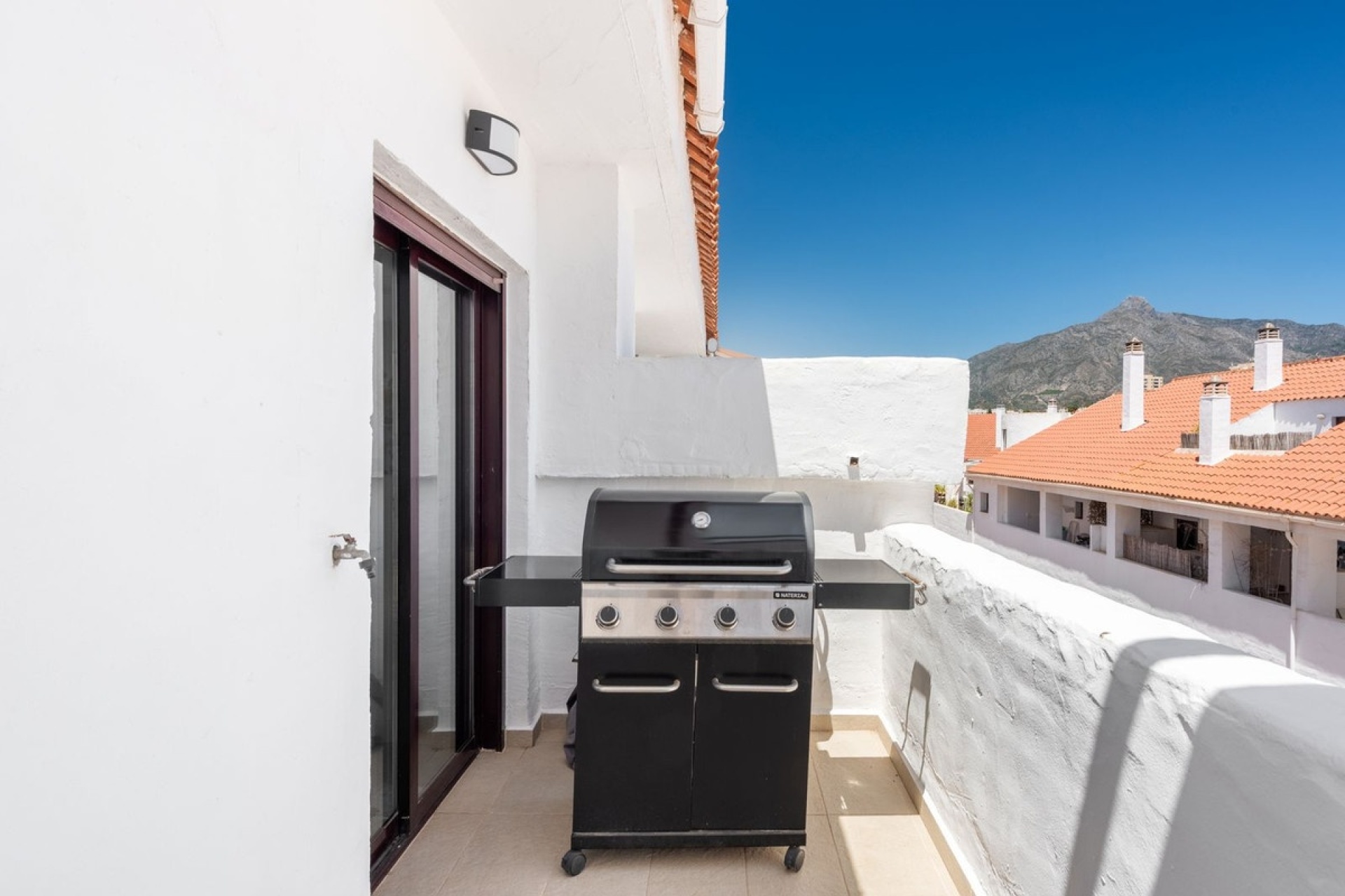 Resale - apartment - Marbella - Nueva Andalucía