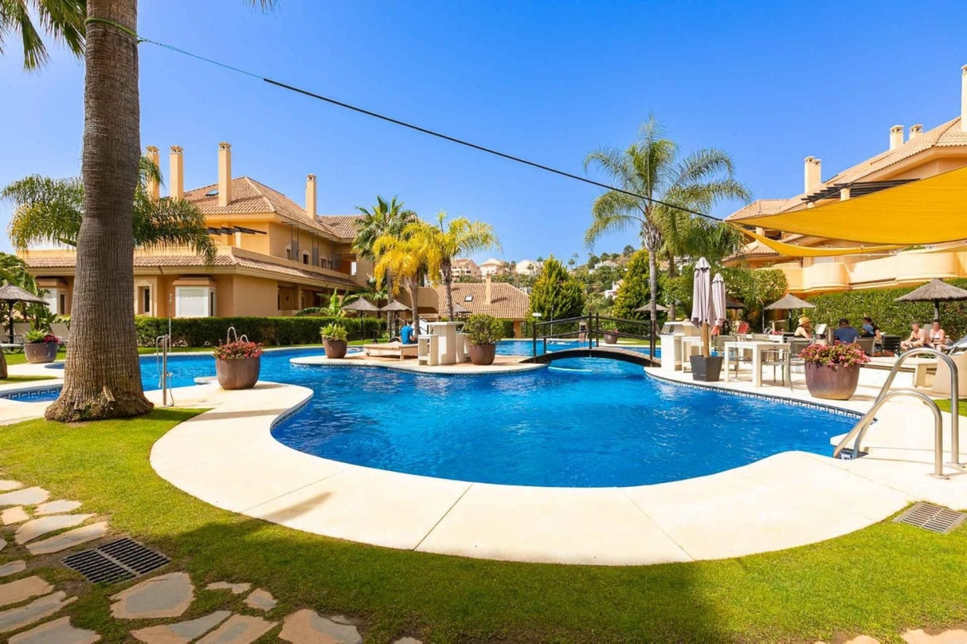 Resale - apartment - Marbella - Nueva Andalucía