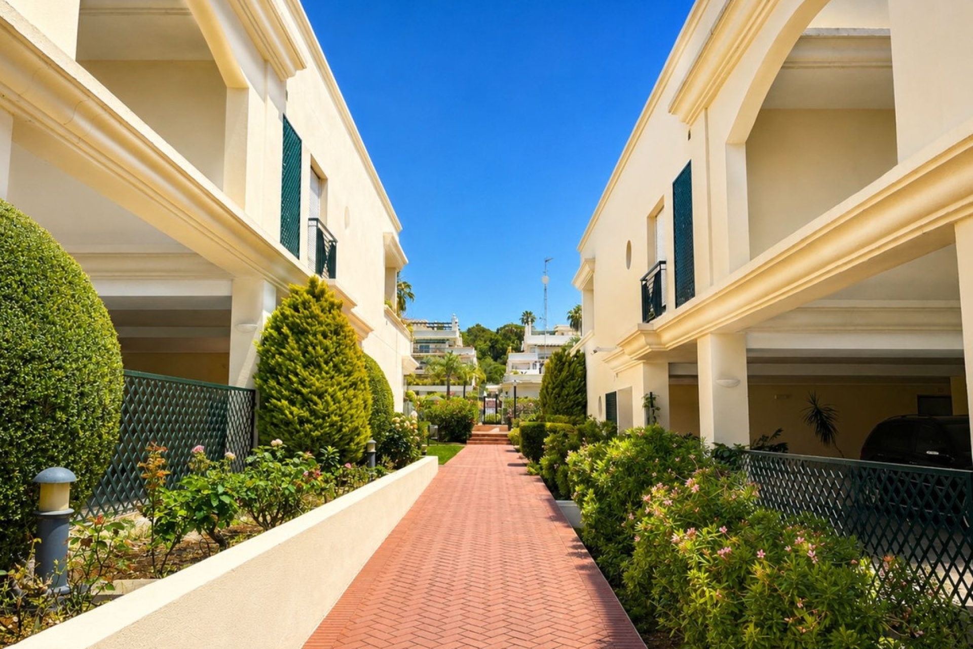Resale - apartment - Marbella - Nueva Andalucía