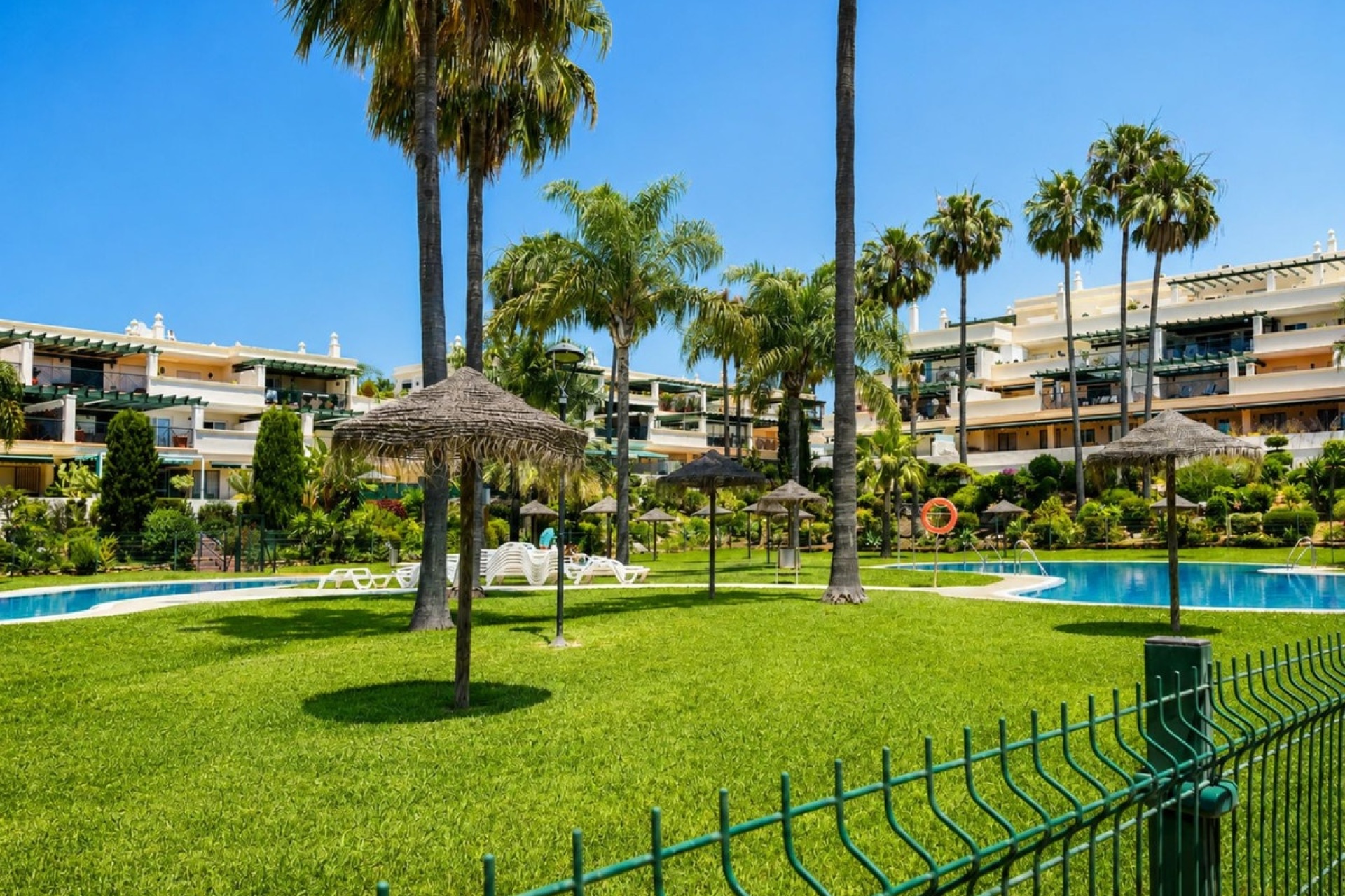 Resale - apartment - Marbella - Nueva Andalucía