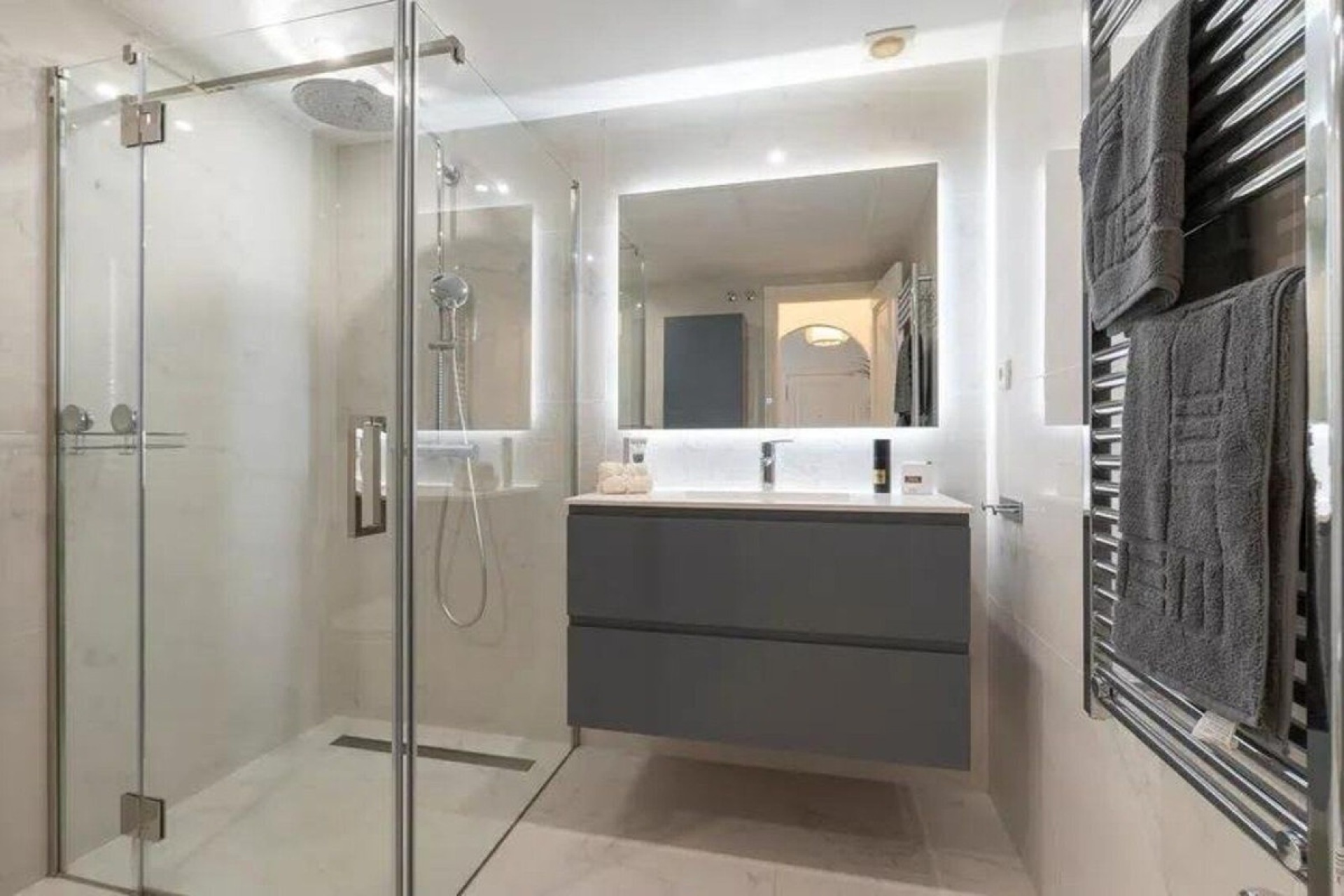 Resale - apartment - Marbella - Nueva Andalucía