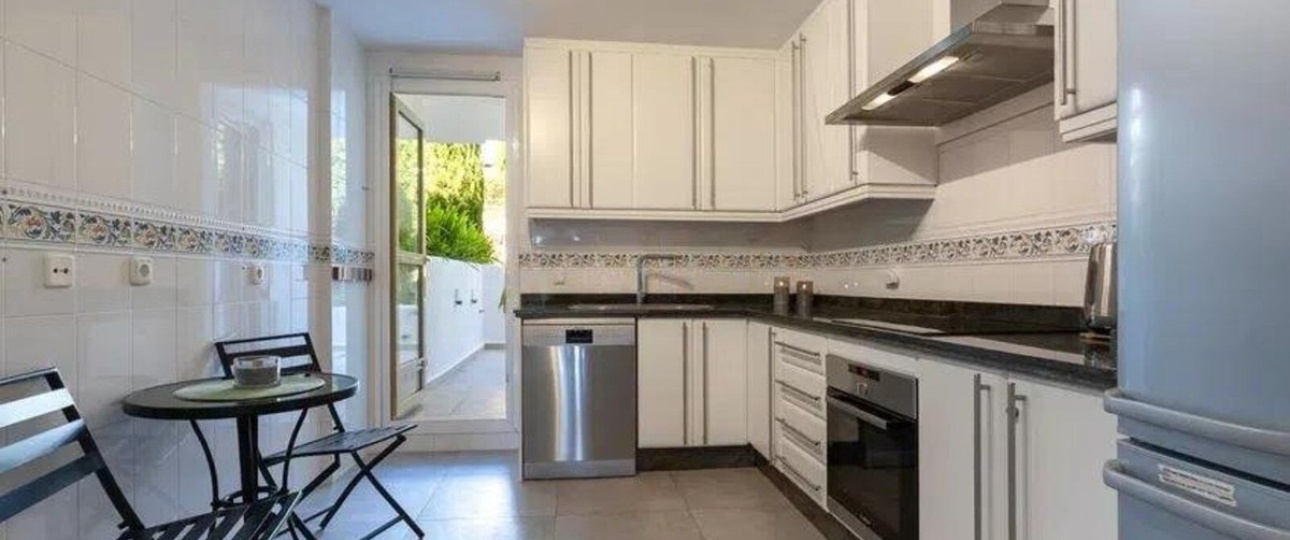 Resale - apartment - Marbella - Nueva Andalucía