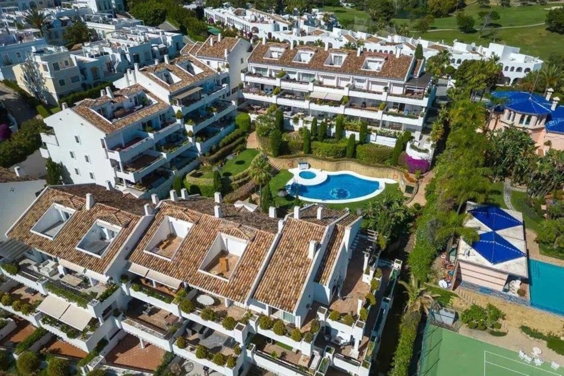 Resale - apartment - Marbella - Nueva Andalucía
