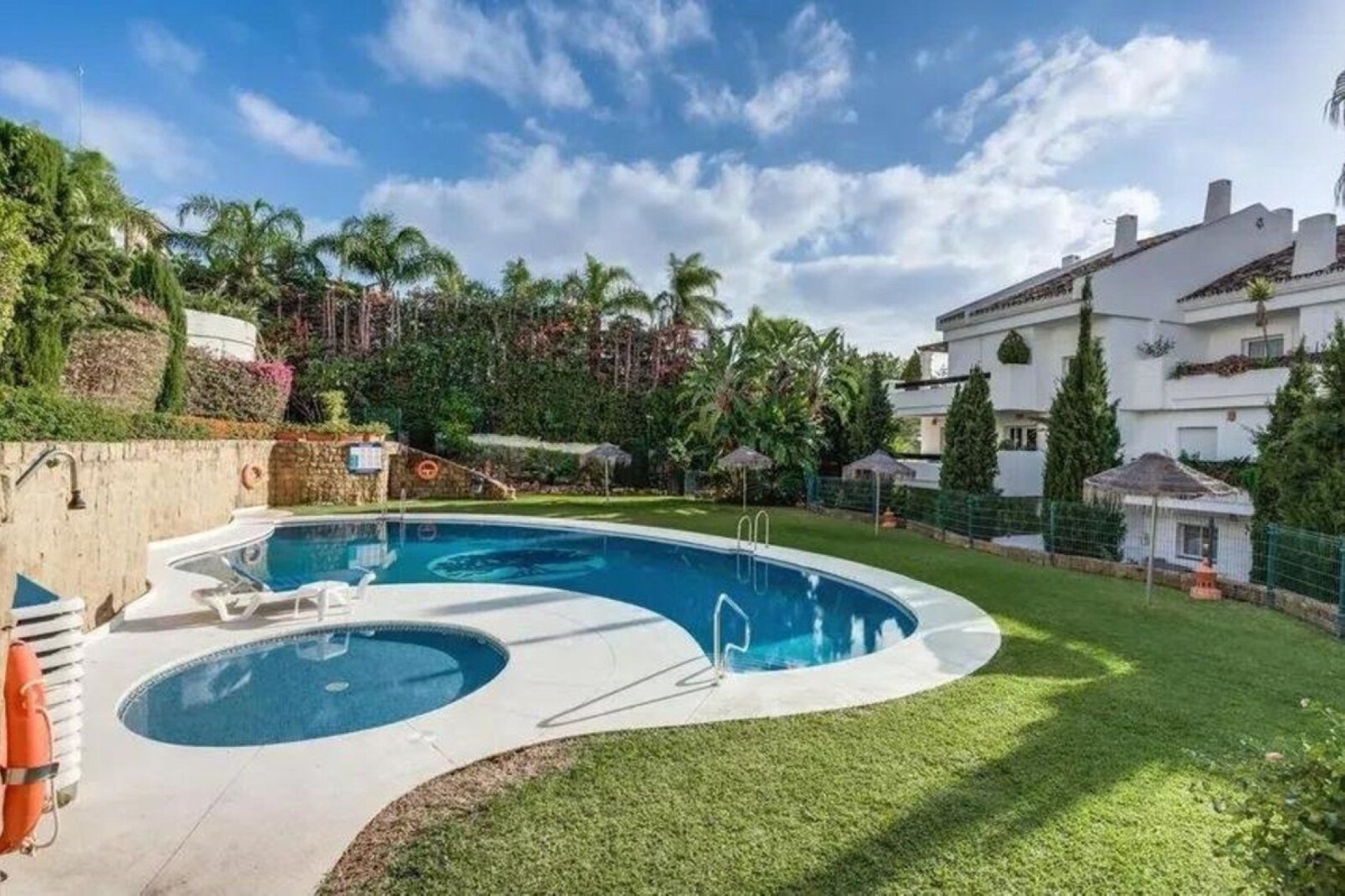 Resale - apartment - Marbella - Nueva Andalucía