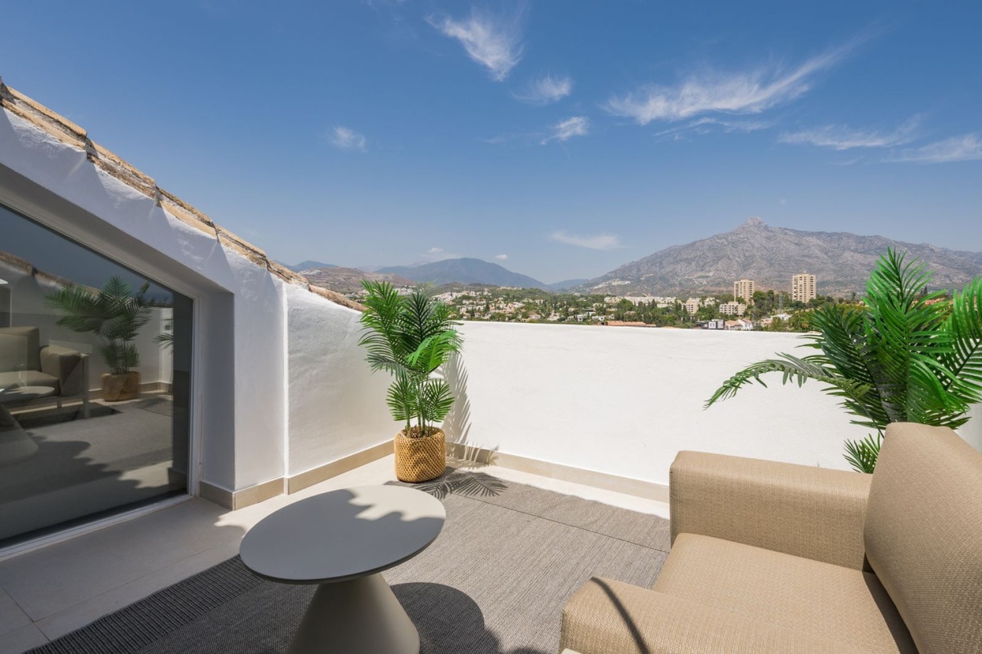Resale - apartment - Marbella - Nueva Andalucía