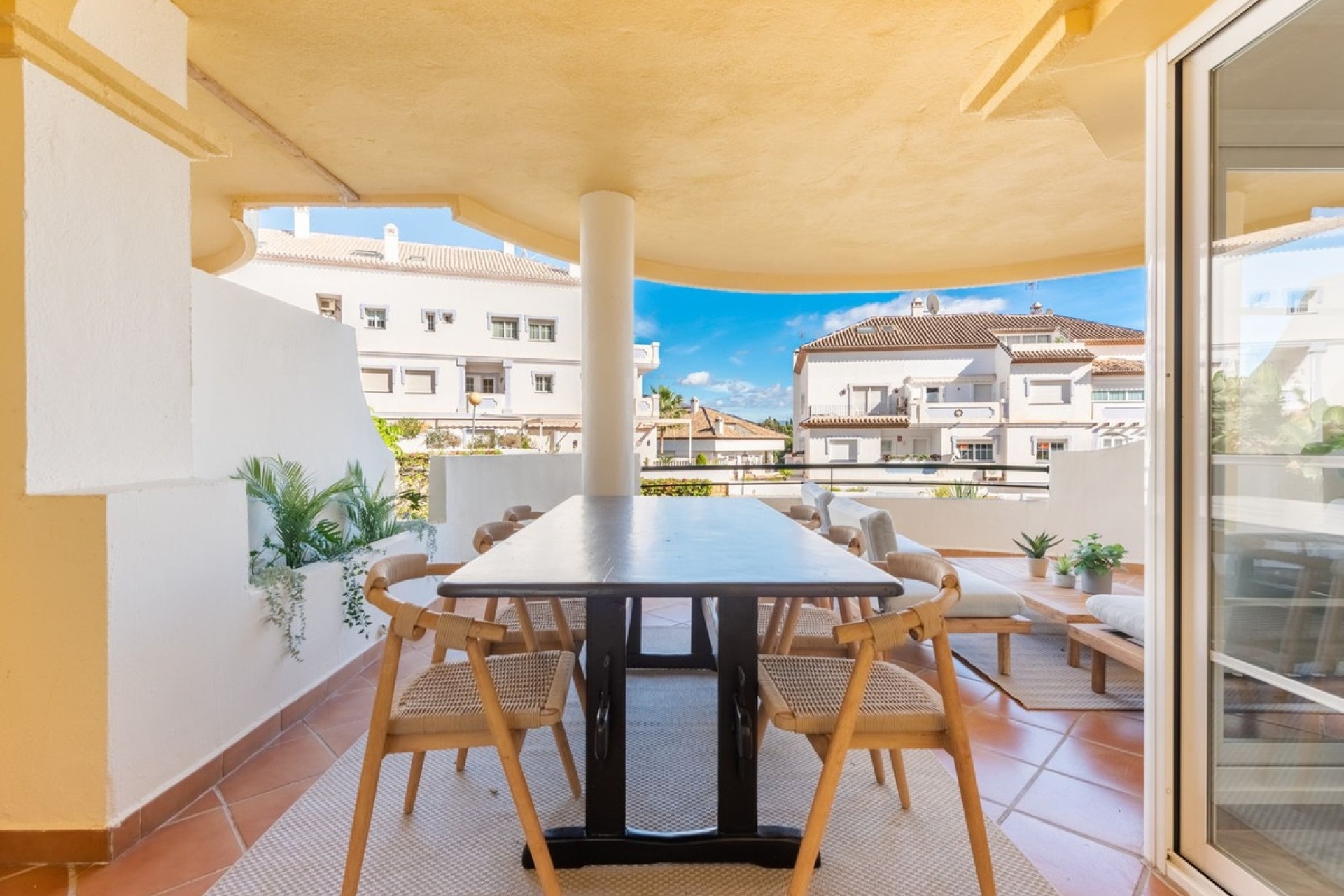 Resale - apartment - Marbella - Nueva Andalucía
