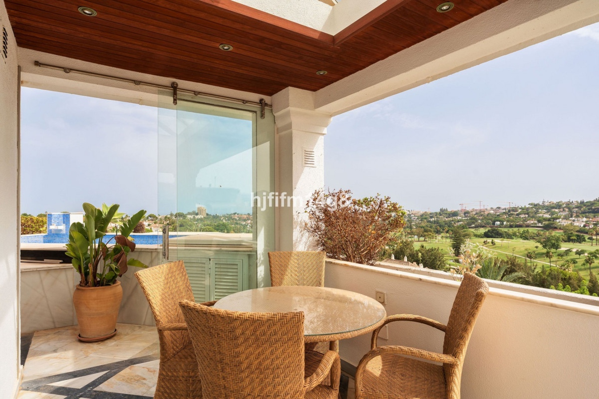 Resale - apartment - Marbella - Nueva Andalucía