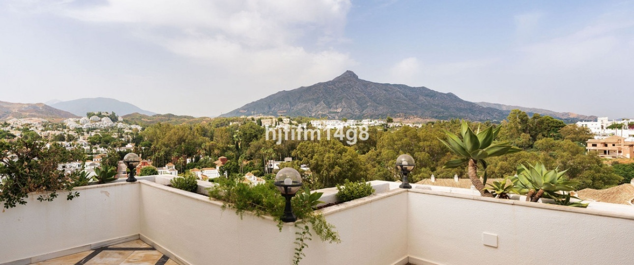 Resale - apartment - Marbella - Nueva Andalucía