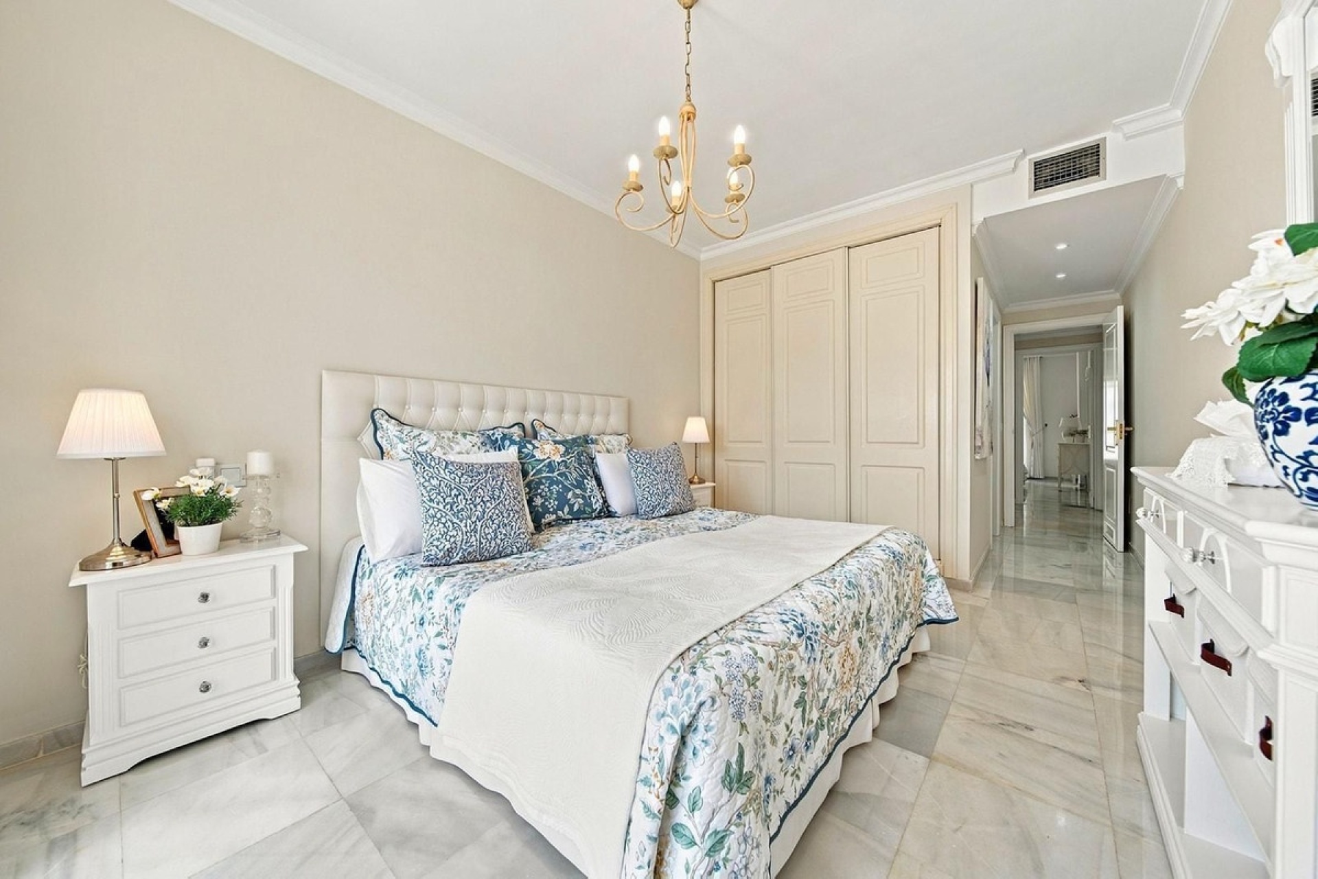 Resale - apartment - Marbella - Nueva Andalucía
