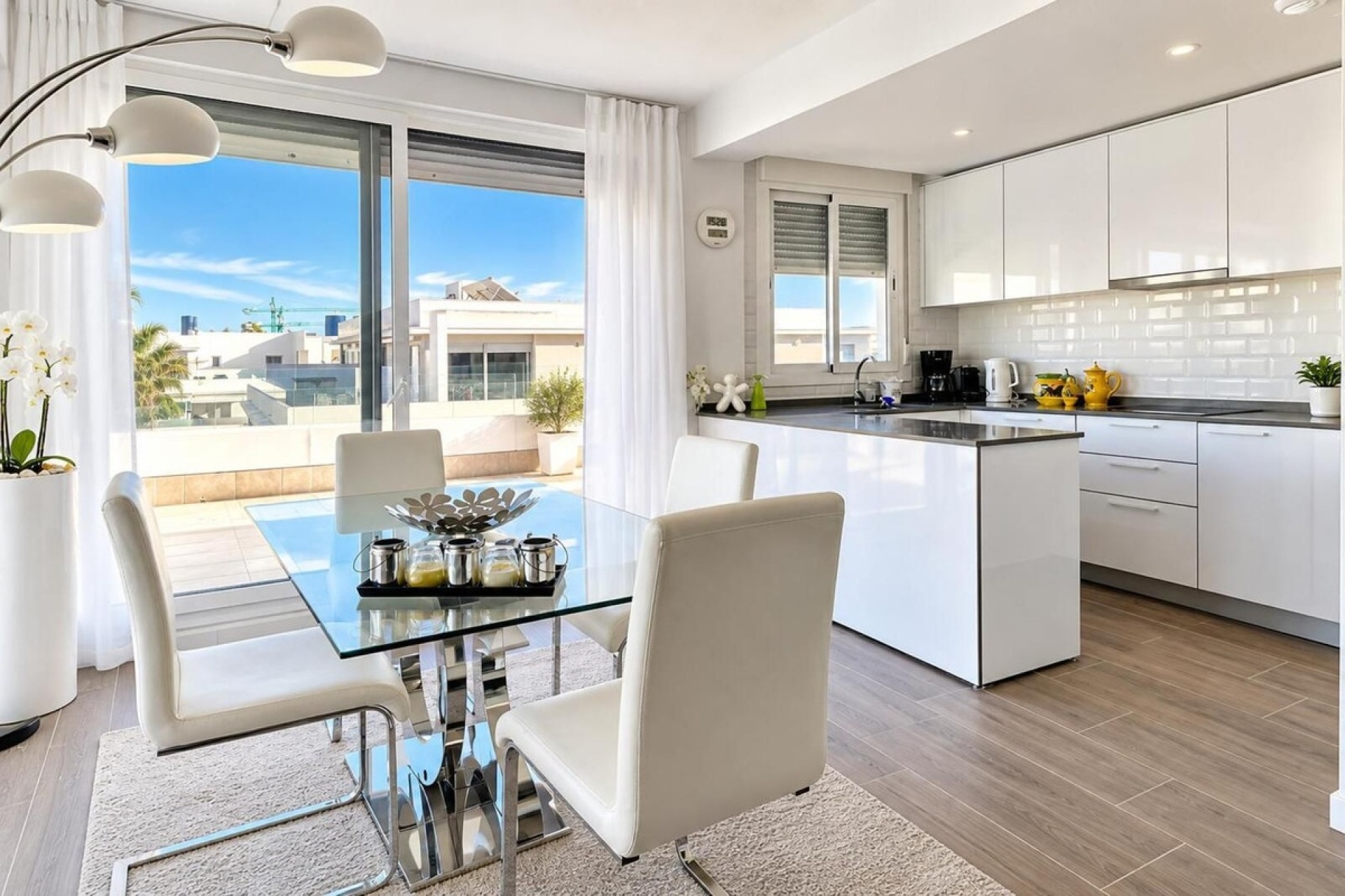 Resale - apartment - Marbella - Nueva Andalucía