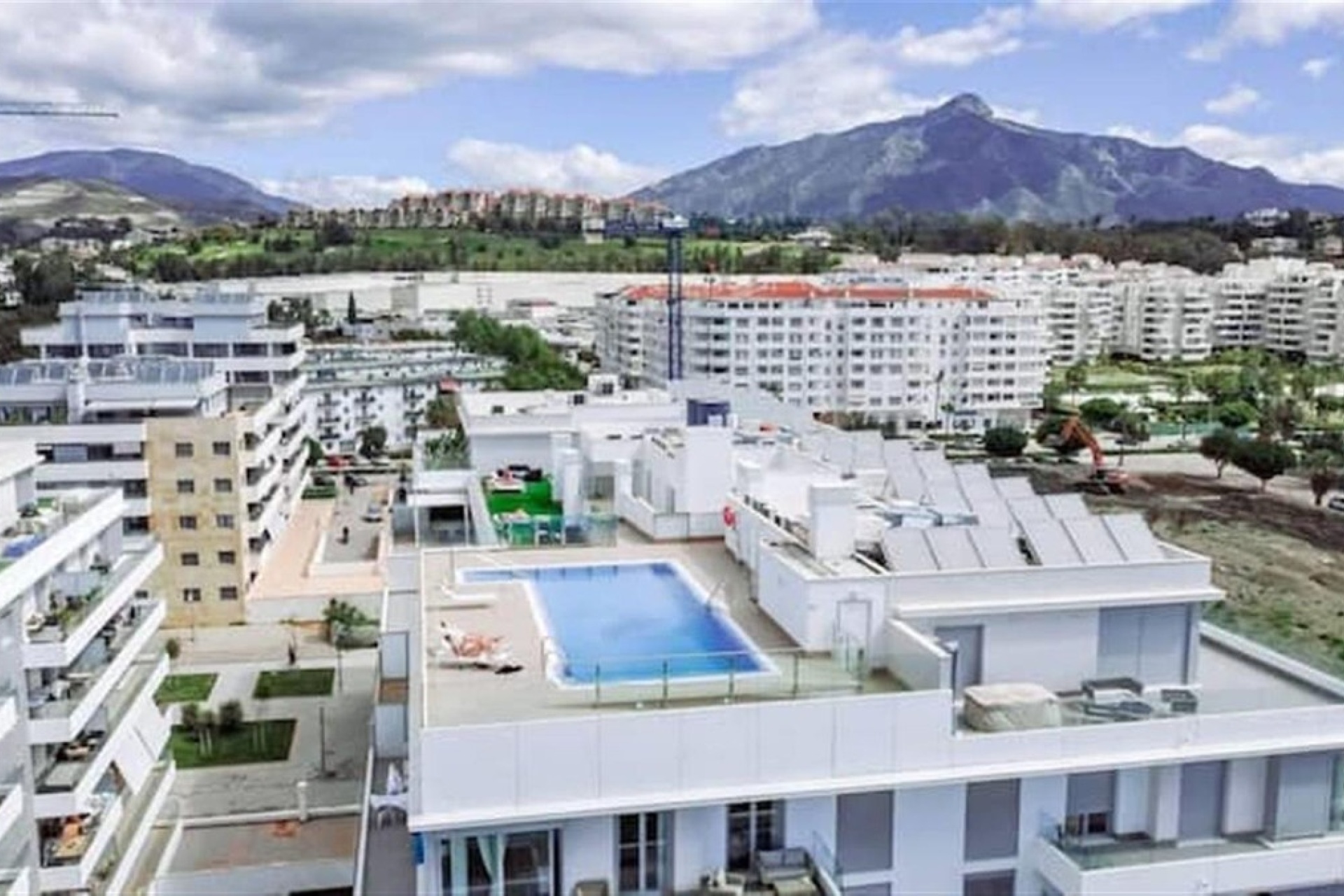 Resale - apartment - Marbella - Nueva Andalucía