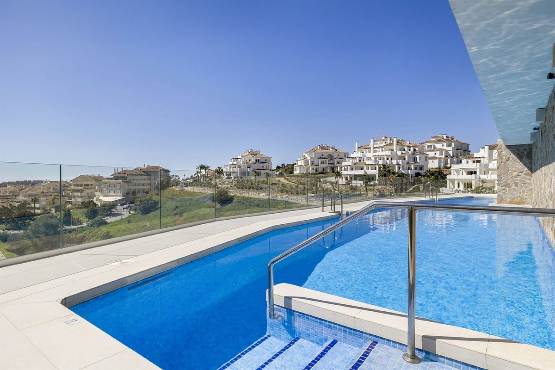 Resale - apartment - Marbella - Nueva Andalucía