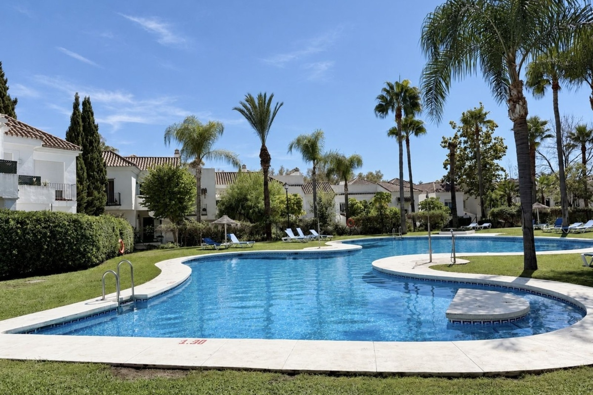 Resale - apartment - Marbella - Nueva Andalucía