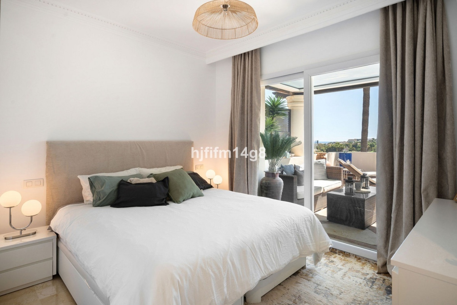 Resale - apartment - Marbella - Nueva Andalucía