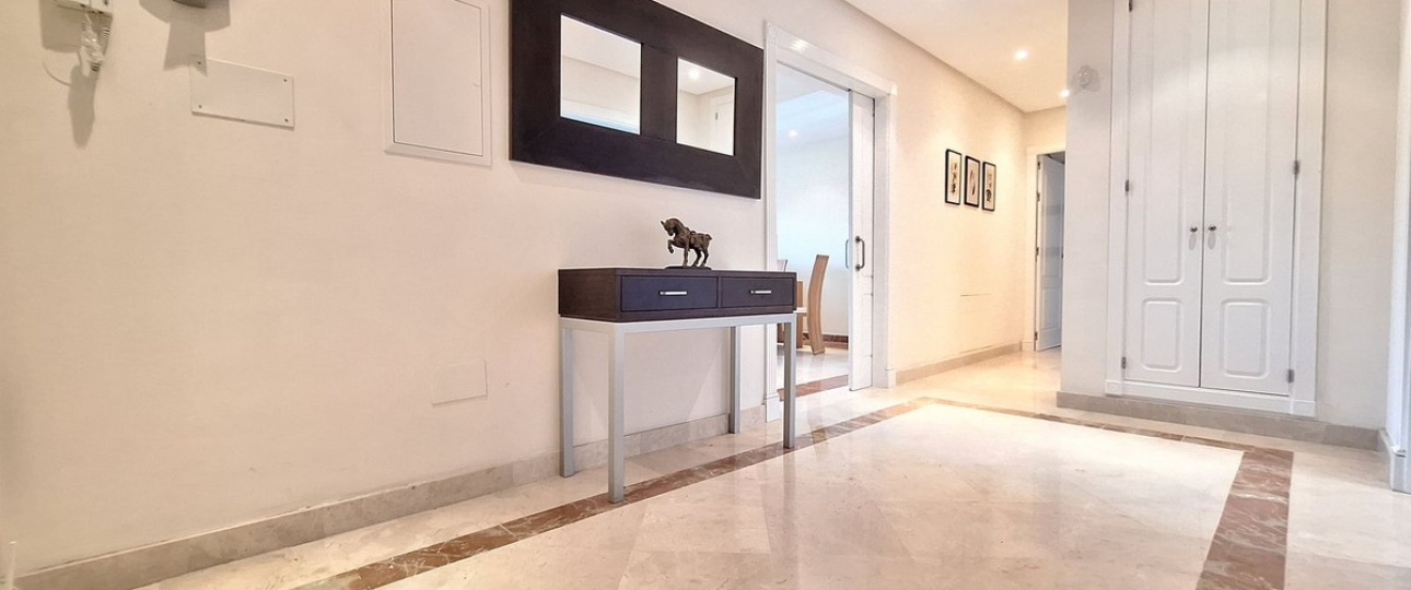 Resale - apartment - Marbella - Nueva Andalucía