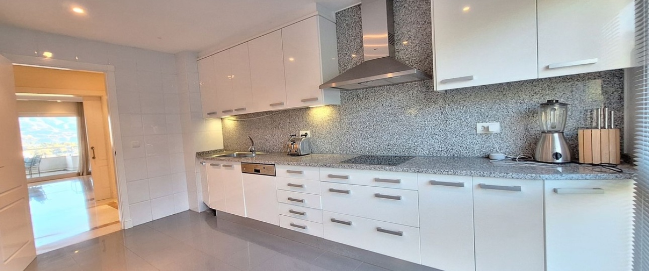 Resale - apartment - Marbella - Nueva Andalucía