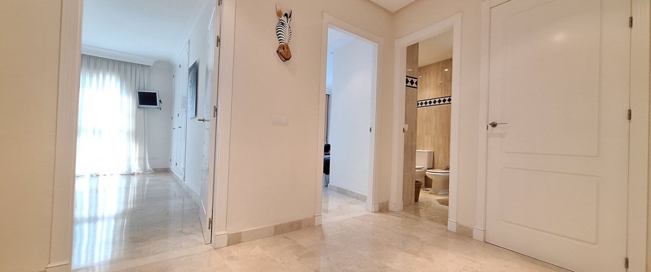 Resale - apartment - Marbella - Nueva Andalucía