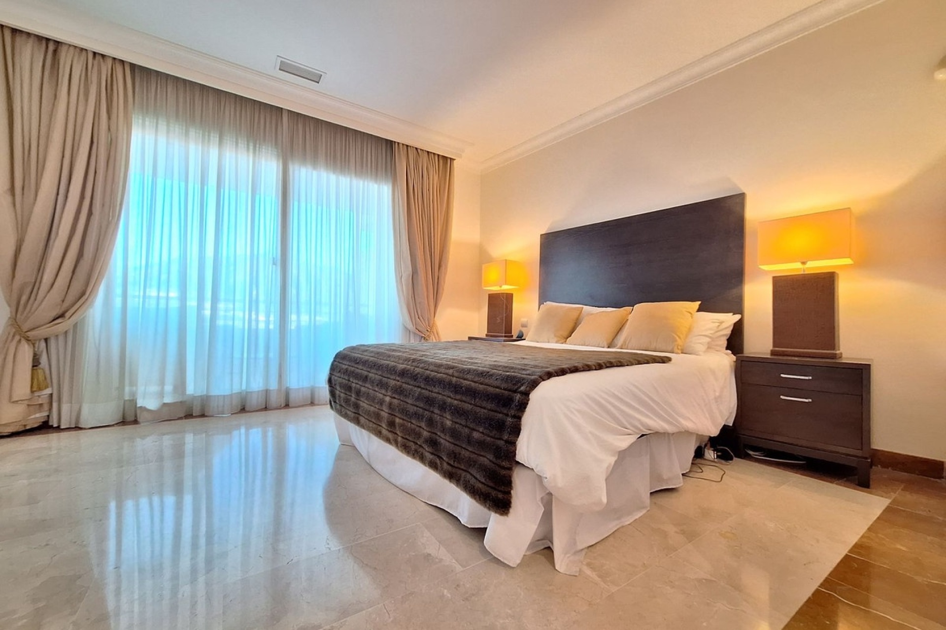 Resale - apartment - Marbella - Nueva Andalucía