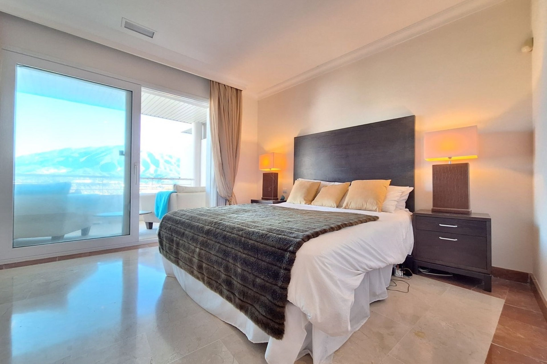 Resale - apartment - Marbella - Nueva Andalucía