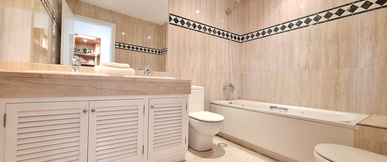Resale - apartment - Marbella - Nueva Andalucía